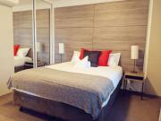 Exquisite Apartment at Citys Doorstep - Hosted by Canstay