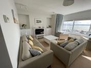 Lovely seafront 2 bedroom Apartment 4