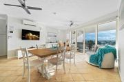 Harbour Haven Penthouse with Marina view, Balcony and BBQ