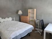 Room with double bed free tram to Melbourne CBD & Southern Cross Station