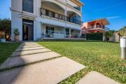Appartamento in villa-giardino-50 m dal mare
