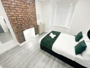 Spacious Home, Central Liverpool, Sleeps 9, 2 Bathroom, Free Parking