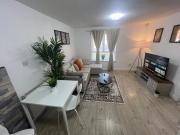 Cozy House Sleeps 2 with Free Parking