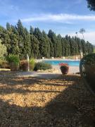 Maison viticole dans le Sud de la France avec grand piscine Maison viticole dans le Sud de la France avec grand piscine