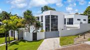 Luxurious 5 bedroom home 500m to Alexandra Headland beach