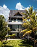 Sandy Beach Haven - With Daily Housekeeping