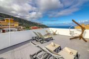 Spacious House with BBQ and Ocean Teide View, Near City Center