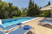 Traditional villa near Pollensa for 4 people by Renthousing