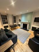 Trafalgar Square bright retreat