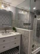 Modern & Stylish 2BR Apartment 658