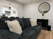 Newly Renovated Villa with King Bed and Amenities, 1 mile to Mohegan Sun