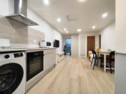 2 Bed Chippenham House with Parking