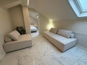 Attico elegante con 2 camere e 2 bagni in centro