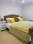 Cottage ideal for le shuttle and Designer Outlet