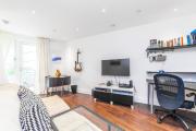 Chic Sun-Filled 1 BDR Apt with Private Terrace