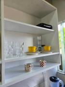 Studio com ar condicionado e estacionamento gratuito próximo ao aeroporto e praias