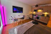 Modern studio apartment in Gunwharf
