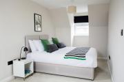 Amazing 6 Bedroom House, Sleeps 10, Driveway, NR Cardiff & Newport