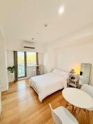 Studio Unit Staycation near Rockwell Mandaluyong FREE Pool Access