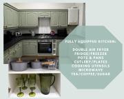 Moseley 5-Bedroom Home, Sleeps 10, Ideal for Long-Term Stays