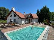Spacious 3 bedroom house with heated pool Spacious 3 bedroom house with heated pool