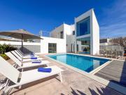 Luxury 4-Suite Villa, Pool, Jacuzzi, Games Room
