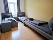 Altbauwohnung direkt an der Karli mit Balkon - Netflix inklusive