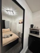 London Borough 5 min walk