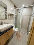 Sheryll Escapes - Angelic Premiere studio with balcony WiFi & Housekeeping