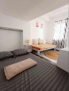 1 bedroom with overlooking city views