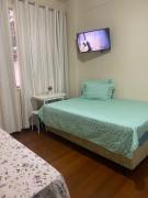 Quarto atrás do Copacabana Palace 3 pessoas