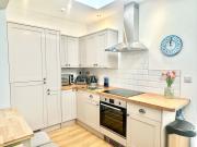 Pass the Keys Stylish Mumbles Getaway-Parking Heart of Village Pass the Keys Stylish Mumbles Getaway-Parking Heart of Village