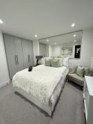 High Deluxe Standard flat for 6 people in the heart of London High Deluxe Standard flat for 6 people in the heart of London