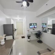 Overlooking City View Suite at Lynz staycation