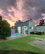 Aconchegante casa de Madeira com linda área lazer!