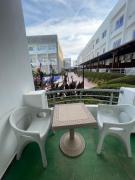 Steps from Beach & Near Airport Furnteched, Kitchenette, full APT Free WIFI