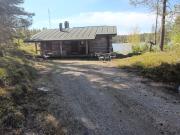 Kelo 24, kahden makuuhuoneen kelomökki Syötteellä, valaistun ladun vieressä