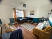 Whitley-5 Bdrm Sleeps 9 Ideal for Contractors