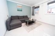 Comfy 3BR Home with Parking, Wi-Fi and Pets Welcome Comfy 3BR Home with Parking, Wi-Fi and Pets Welcome