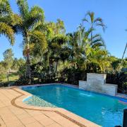 Modern Home - 10 Guests - 5 Bedrooms and Pool