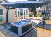Acorns with own hot tub, romantic escape, close to Lyme Regis