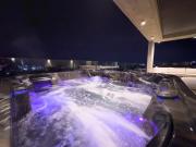 Malberry Park 304 - Modern 2bedroom Apt with Shared Heated Pool, Sauna, Gym, Jacuzzi