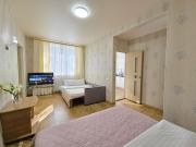 У центрі 2 кімнатна квартира біля ЦУМу з власною закритою парковкою. Мережа Alex Apartments