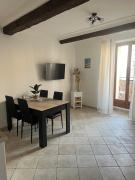 2 rooms, old town