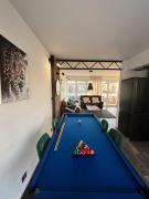 Evasion Verdoyante Vue sur jardin avec balcon et parking