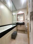 Bustling stay in the center of JapanTown7elevenpub Bustling stay in the center of JapanTown7elevenpub