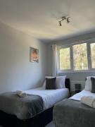 3 Bed House Close to Gatwick