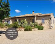 Charme provençal Mas authentique avec piscine