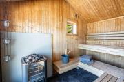 Coastal gem with beach, wooden sauna & canoes