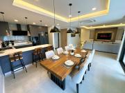 Super Luxury 4 Bedroom Private Pool Villa with Jacuzzi, Near 711, 10 minutes to Walking Street and Pattaya Beach - MT4